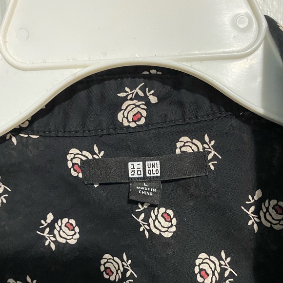 Black Rose Floral Uniqlo Long Sleeve Button Down Blouse - Picture 2 of 5